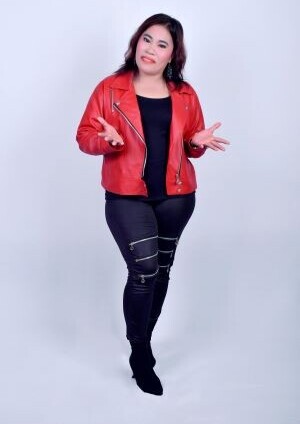 Plus size in black jeans