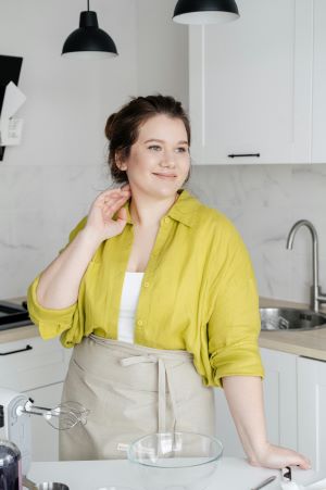 Lady wearing a khaki skirt