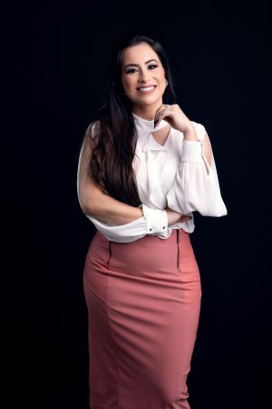 Lady wearing a pencil skirt and a comfortable blouse